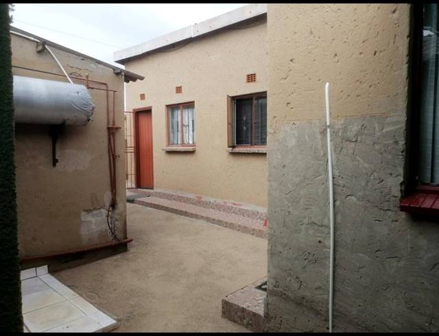 2 BEDROOM HOUSE FOR SALE IN MOLETSANE